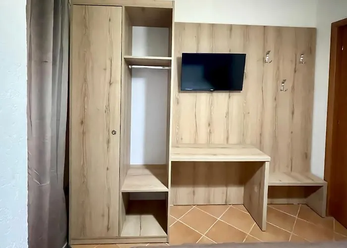 Hotel Ibiza Golem (Tirana)