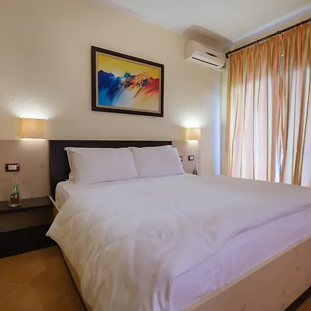Ibiza Hotel Golem (Tirana)